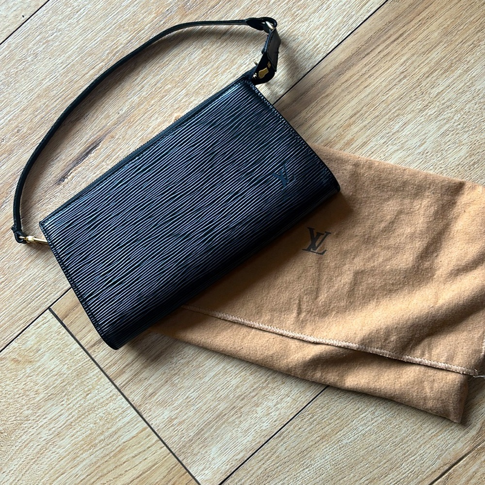 Louis Vuitton
Epi Leather Pochette Accessoires